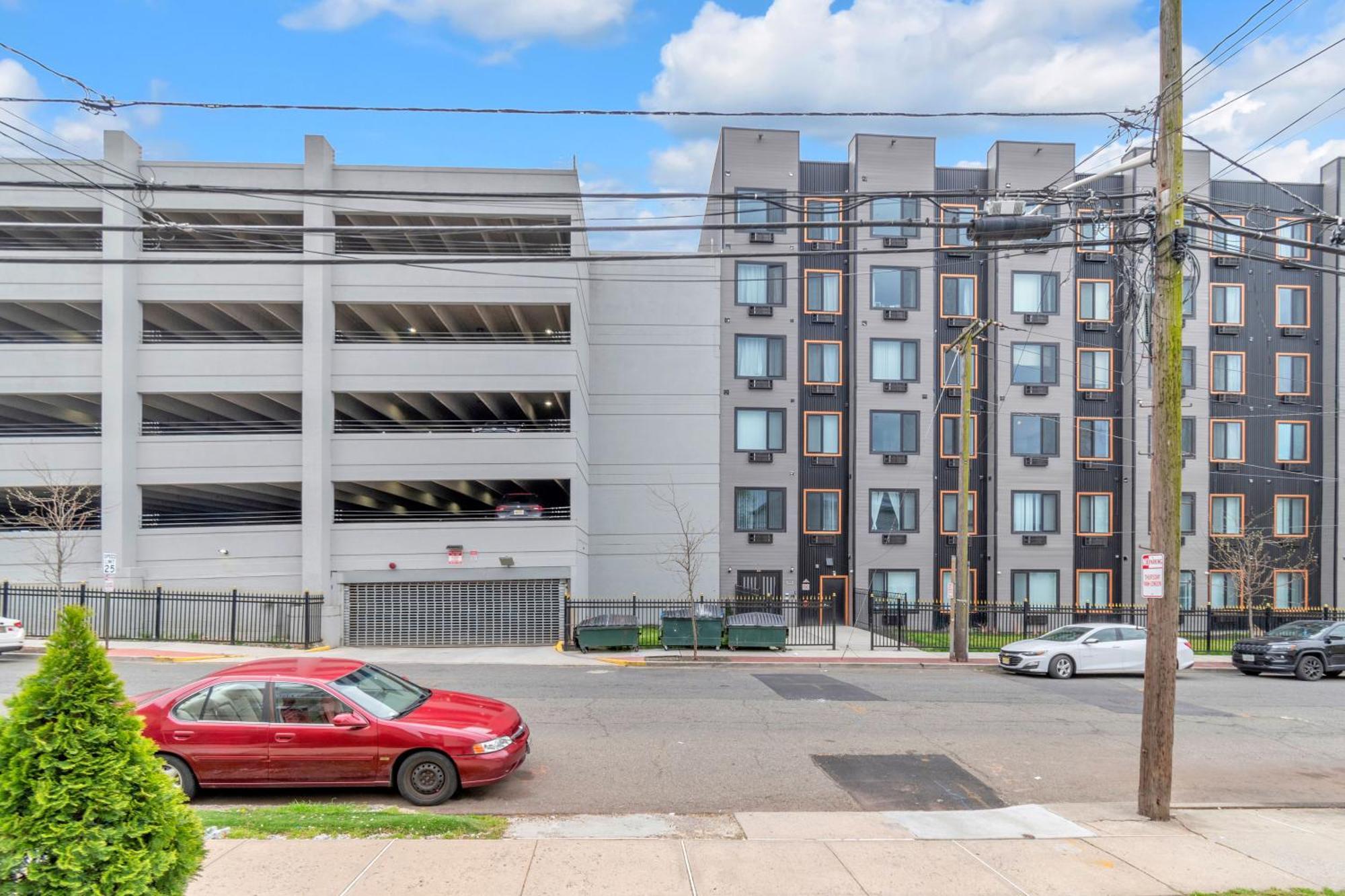 Appartamento Royal Oasis Indoor Pool, Free Parking, Near Nyc Elizabeth Esterno foto