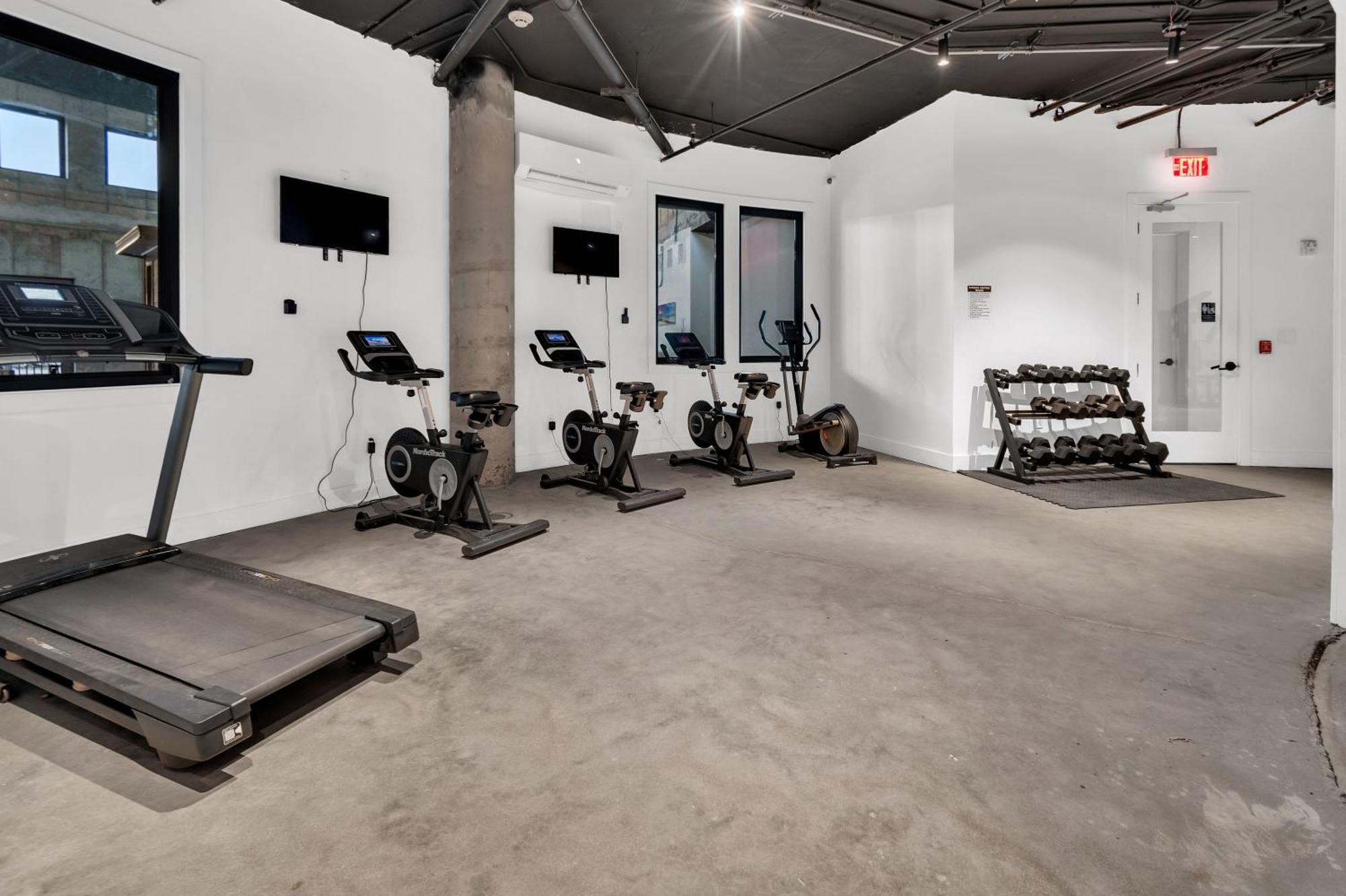 Appartamento Royal Oasis Indoor Pool, Free Parking, Near Nyc Elizabeth Esterno foto